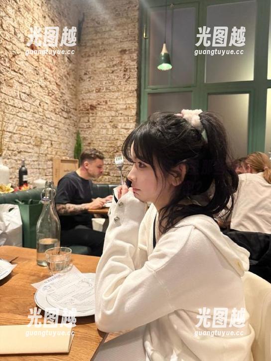 51吃瓜 51吃瓜直达:视频里那些惊悚的瞬间,谁来给我解密?