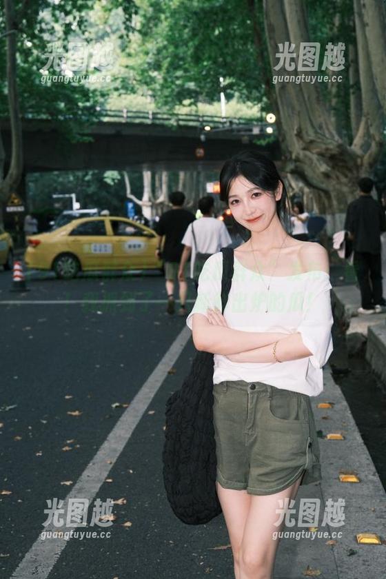 91吃瓜群众 “91吃瓜群众”发布:看!我抓到了一只新鲜出炉的瓜!