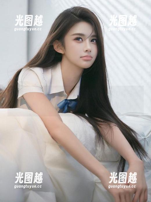 闻着‘吃瓜头条’app散发的八卦气息，心里总觉得有点小窃喜。