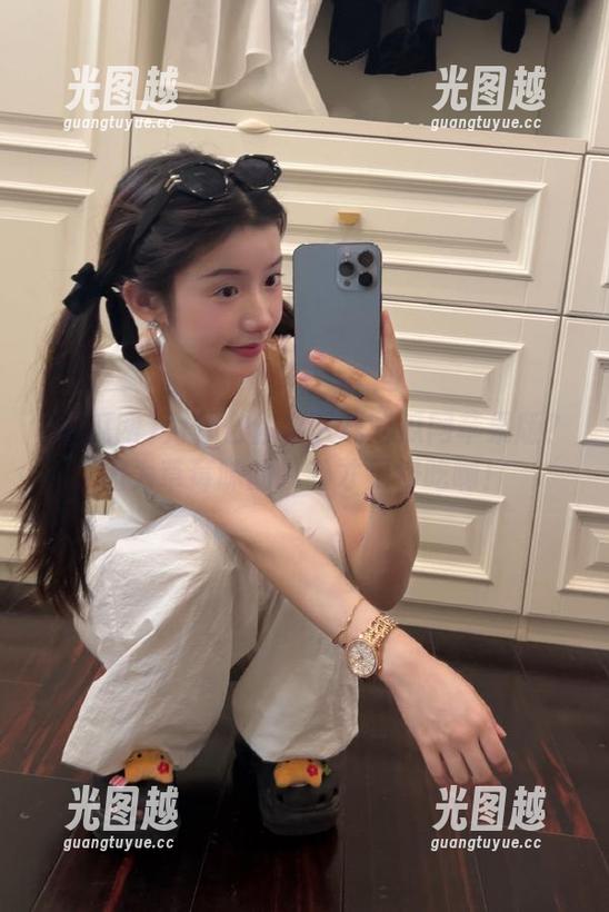 为什么你要下载吃瓜网苹果版？因为草莓味的八卦才更好吃啊！