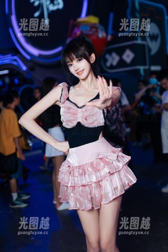 吃瓜网 这个网址上,网红和瓜民的奇异共鸣,尽在吃瓜网!