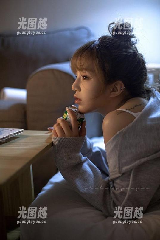 没人告诉你，一口苹果一口瓜，网曝吃瓜苹果版教你如何边吃边聊！