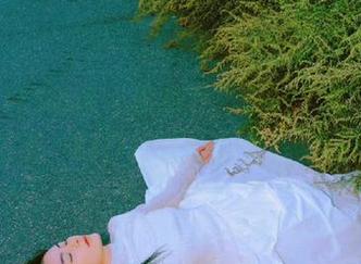 听说“黑料社”最近免费派发吃瓜指南，门口排队的都快去结婚了...