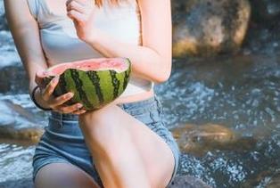 最新黑料网苹果版,瓜系料理让你乐翻天,整个人都要飞起来了!